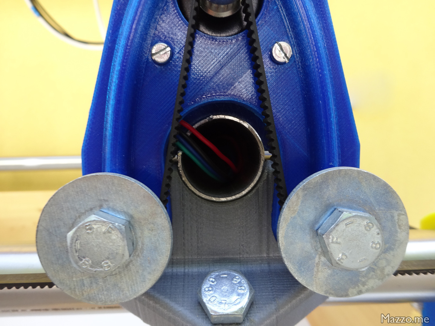 Passaggio interno cavi motore